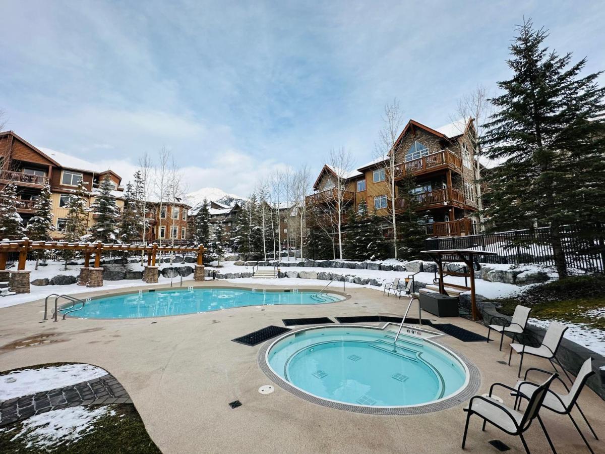 Canmore Mountain Retreat - Heated Pool & Hot-Tub Apartman Kültér fotó